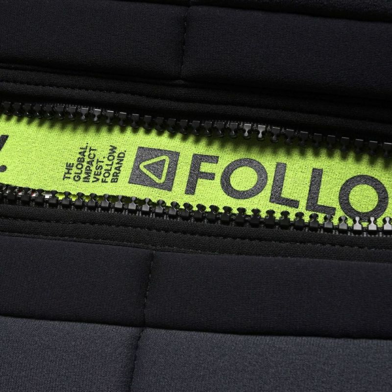 FollowのGlobal（黄色の裏地と黒）インパクトベストのジッパー部分のロゴ