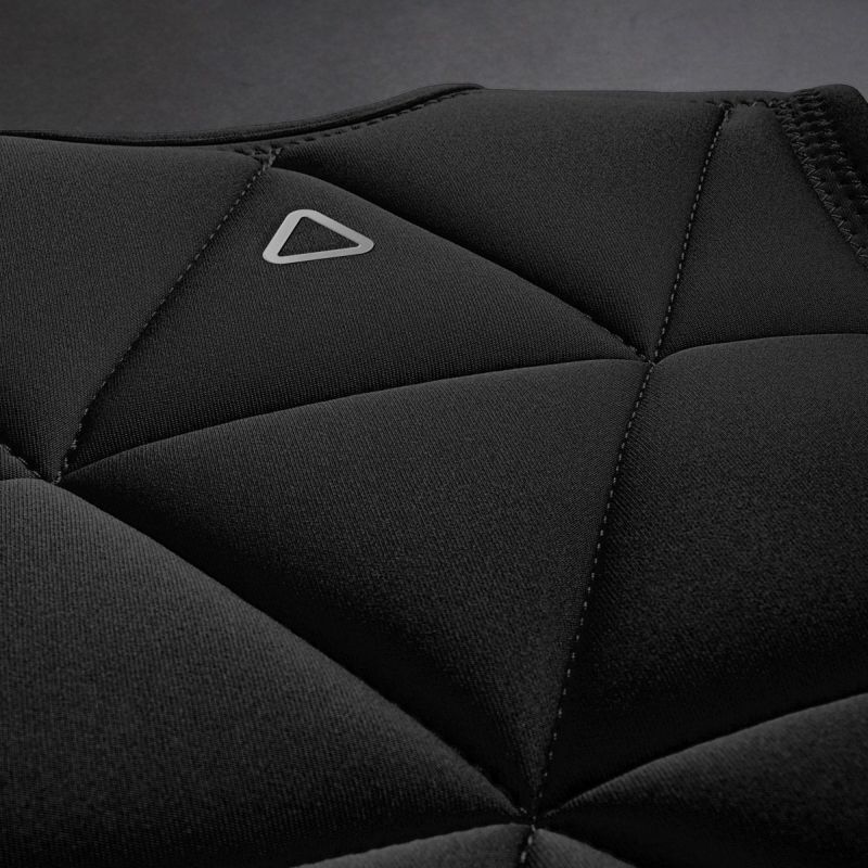 FollowのLove nor Money（赤の裏地と黒）インパクトベストの背面上部