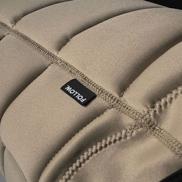 FollowのTotal（ベージュ）インパクトベストの側面タグ