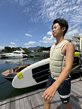 FollowのTotal（ベージュ）インパクトベスト　着用画像