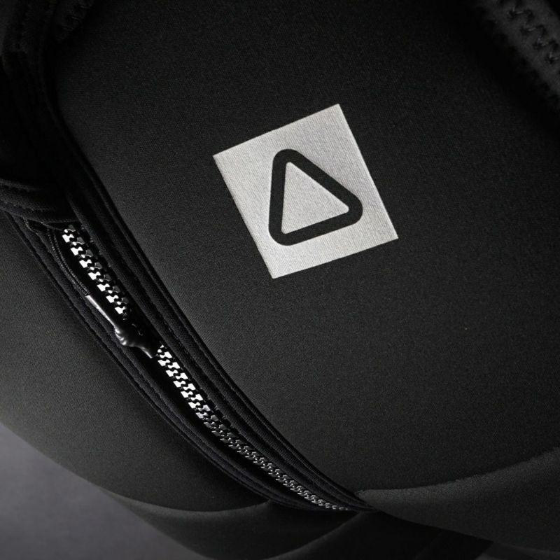 FollowのCorp（黒と紫）インパクトベストの正面胸元ロゴ