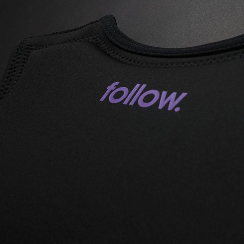 FollowのCorp（黒と紫）インパクトベストの背面ロゴ