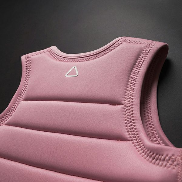 FollowのTotal Ladies （ピンク）レディースインパクトベストの背面ロゴ