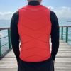 FollowのMemphis Ladies（赤）レディースインパクトベストの背面着用画像