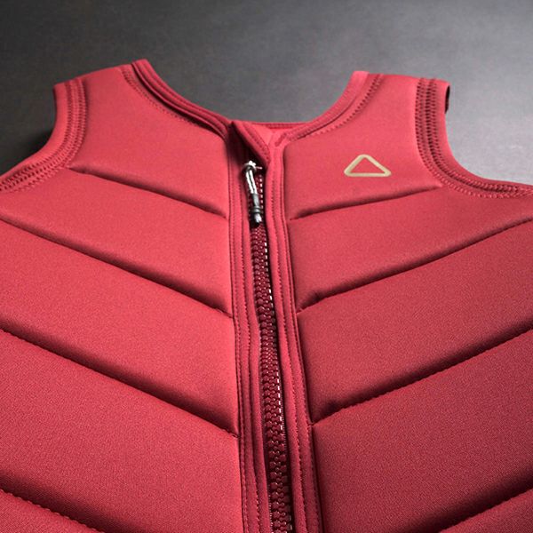 FollowのCorp Ladies（赤）レディースインパクトベスト