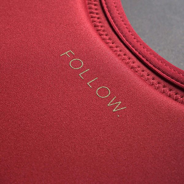 FollowのCorp Ladies（赤）レディースインパクトベストの背面ロゴ