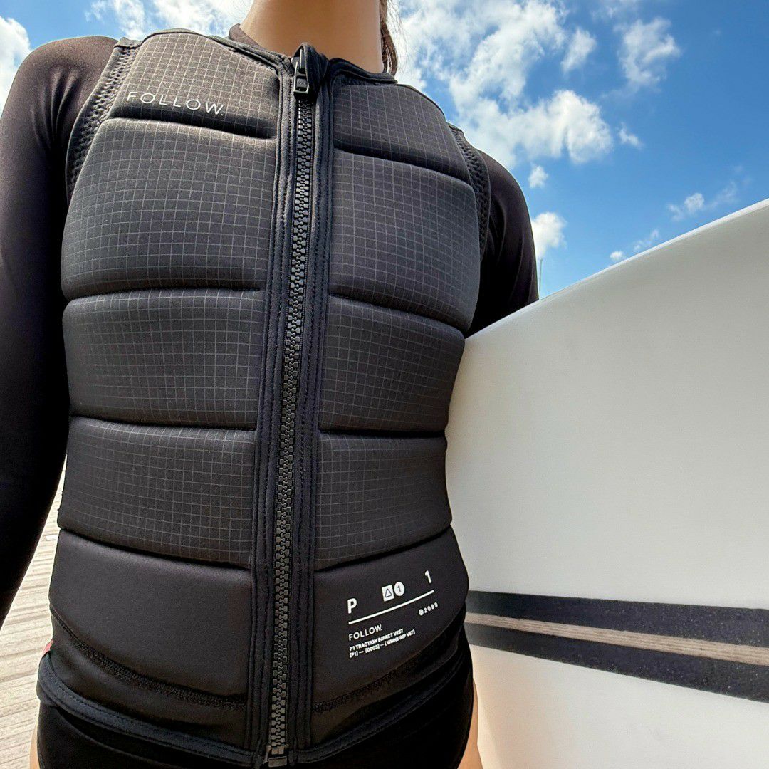 FollowのP1 Traction Ladies（黒）レディースインパクトベスト　着用画像