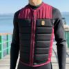 FollowのEmployee of the Month（黒と臙脂）インパクトベストの正面着用画像