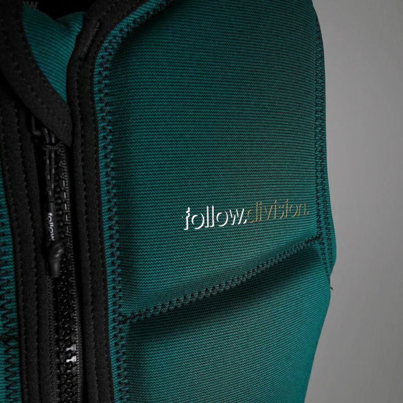 FollowのDivision2（緑）インパクトベストの正面胸元ロゴ