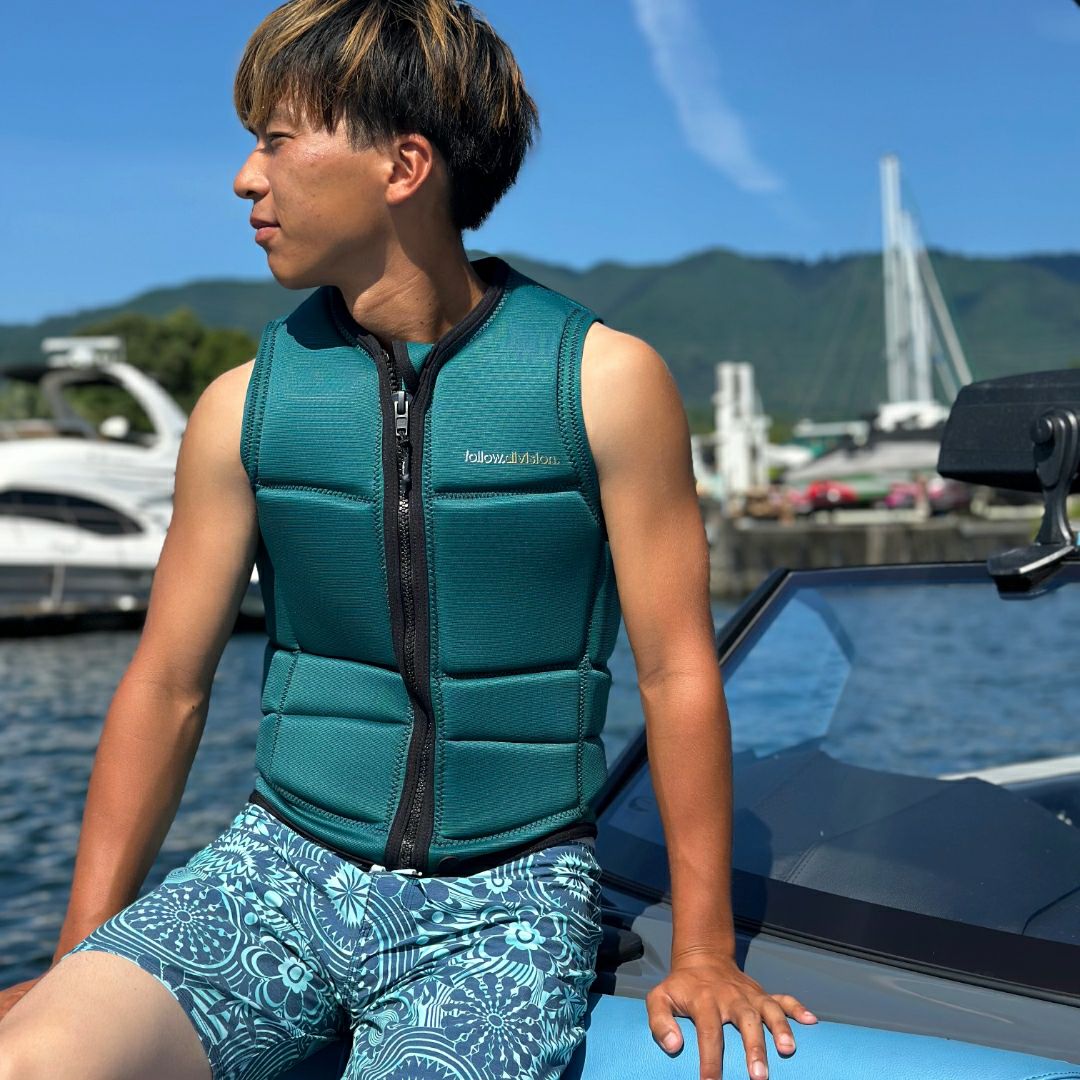 FollowのDivision2（緑）インパクトベスト　着用画像