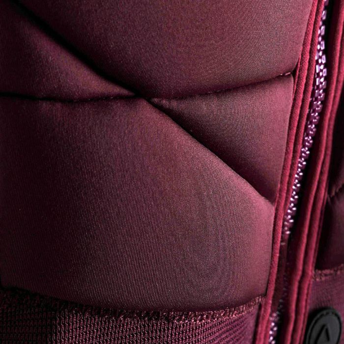 FollowのCapiva（臙脂）インパクトベスト腹部アップ