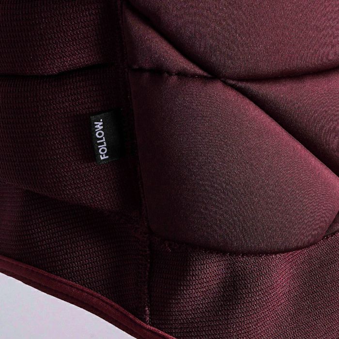 FollowのCapiva（臙脂）インパクトベストの側面アップ