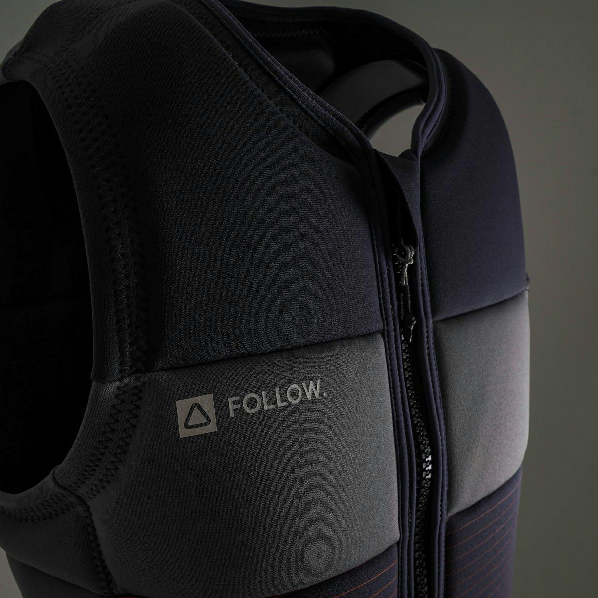 FollowのBlueprint（黒とグレー）インパクトベストの正面胸元