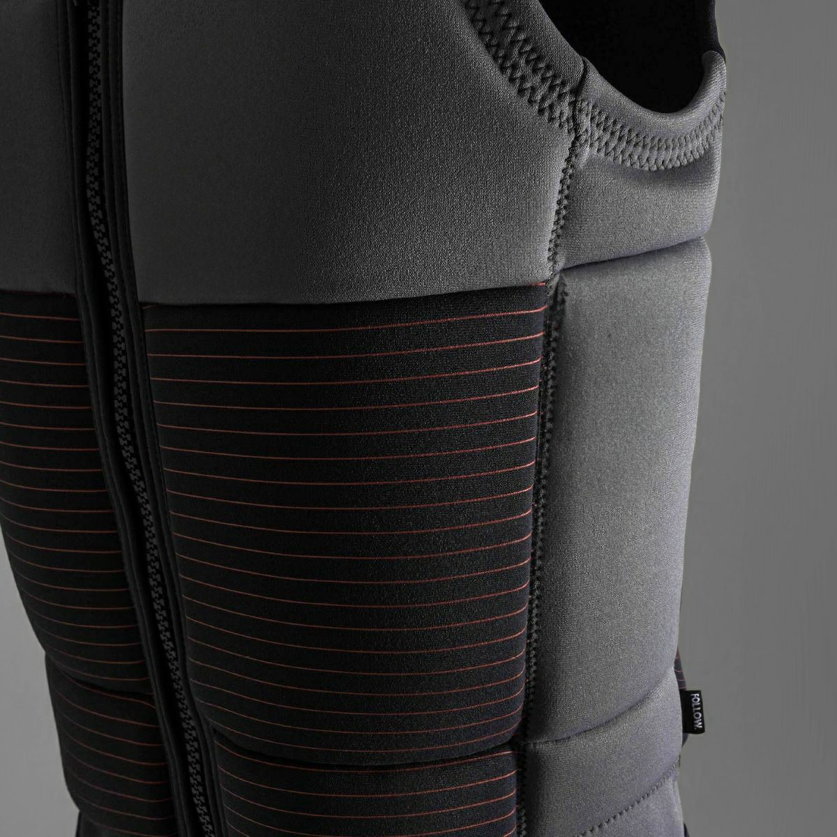 FollowのBlueprint（黒とグレー）インパクトベストの側面アップ