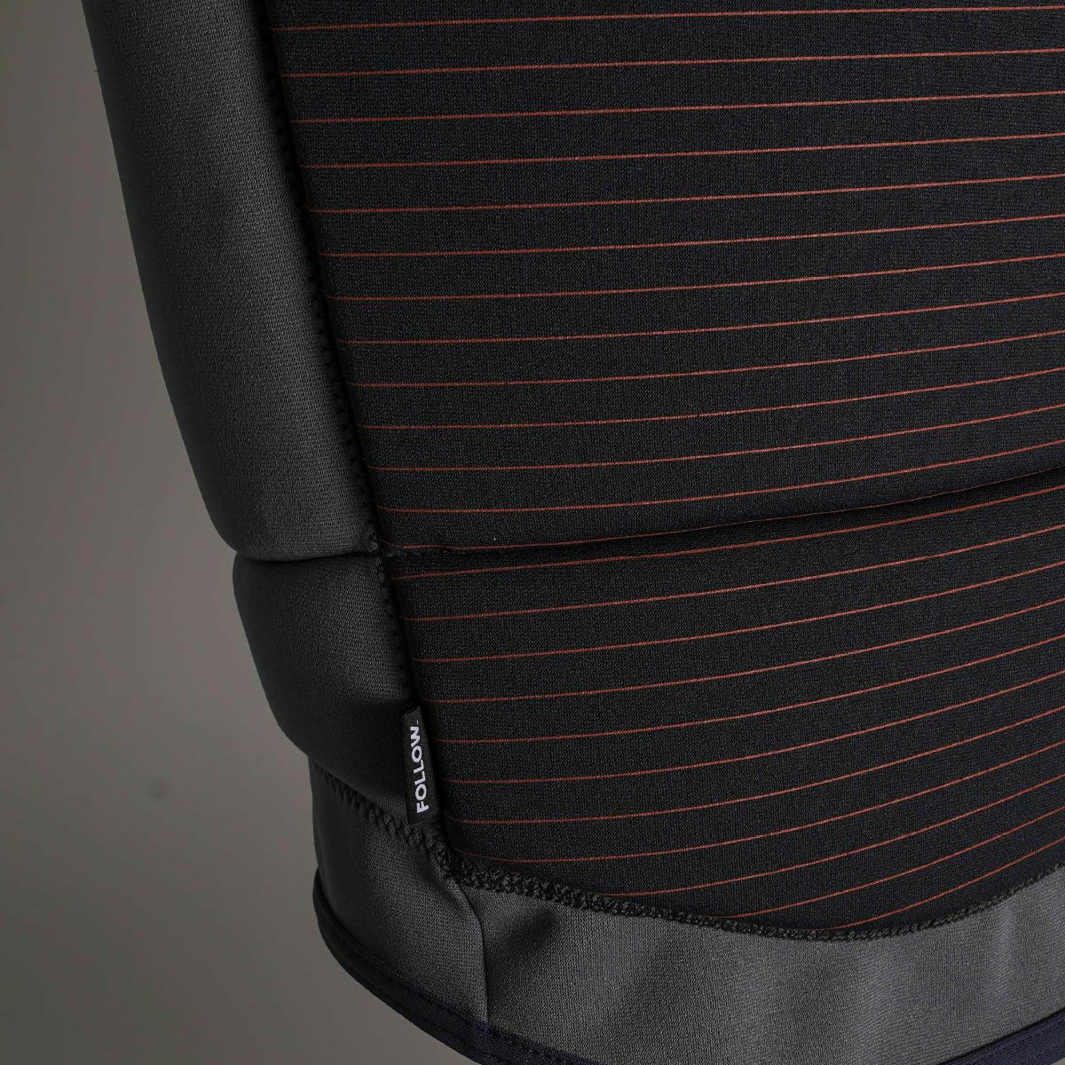 FollowのBlueprint（黒とグレー）インパクトベストの側面のタグ