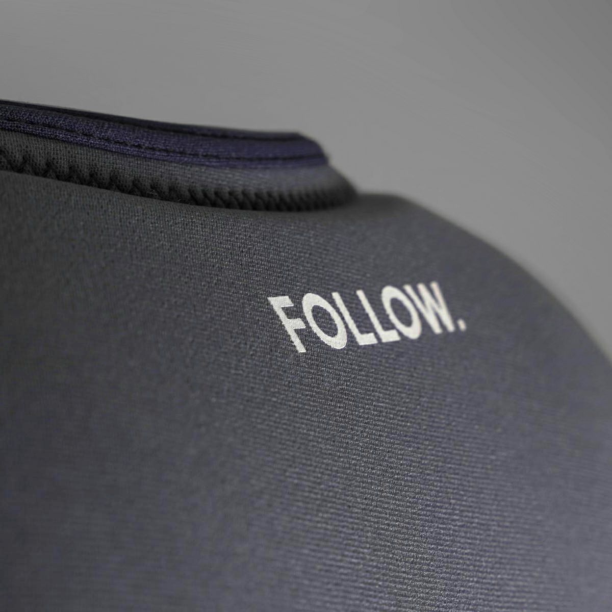 FollowのBlueprint（黒とグレー）インパクトベストの背面ロゴ