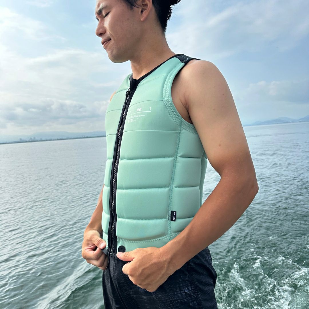 FollowのProject One（ミント色）インパクトベスト