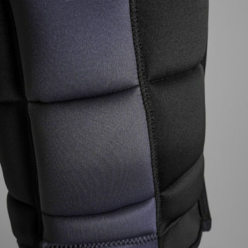 FollowのCorp（黒）インパクトベストの側面アップ