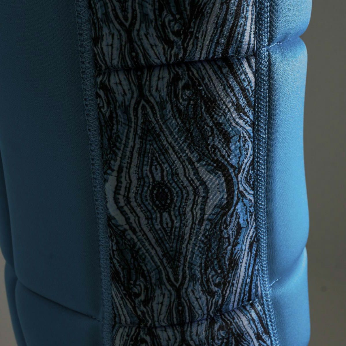 FollowのHarmony Ladies（水色）レディースインパクトベストの側面アップ