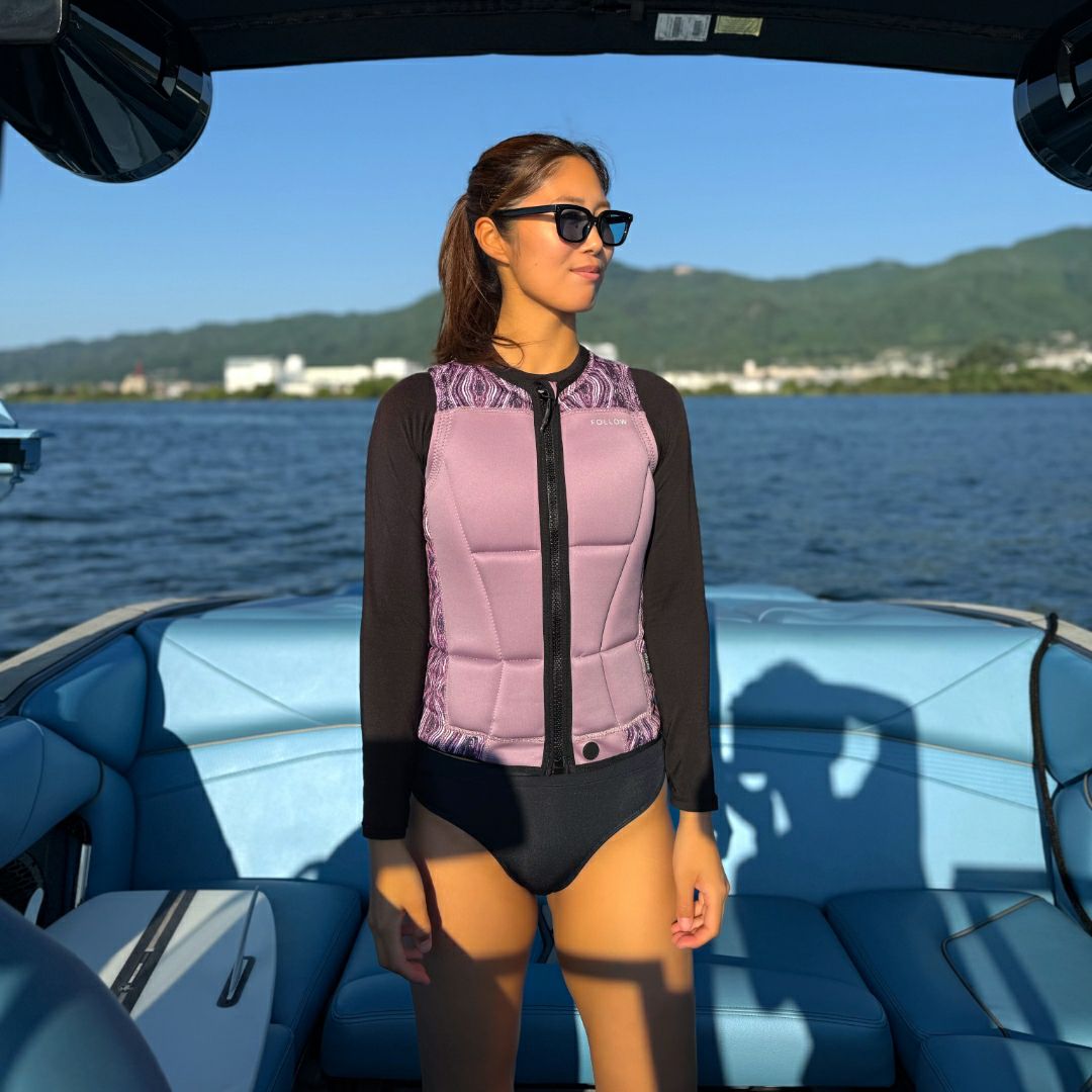 FollowのHarmony パープルグレー）レディースインパクトベスト　着用画像