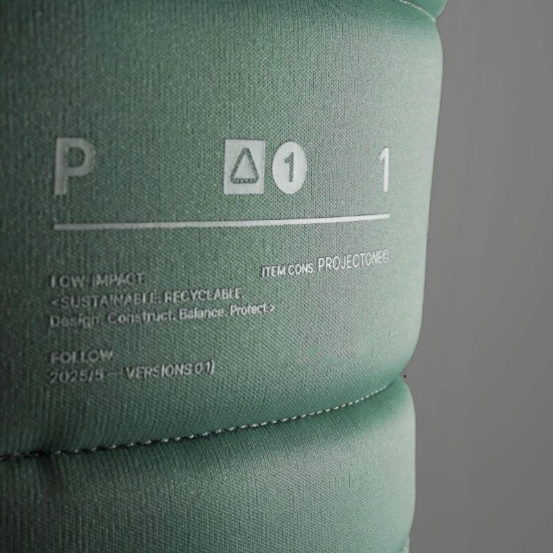 FollowのProject One  Ladies（ミント色）レディースインパクトベストの正面下部ロゴ