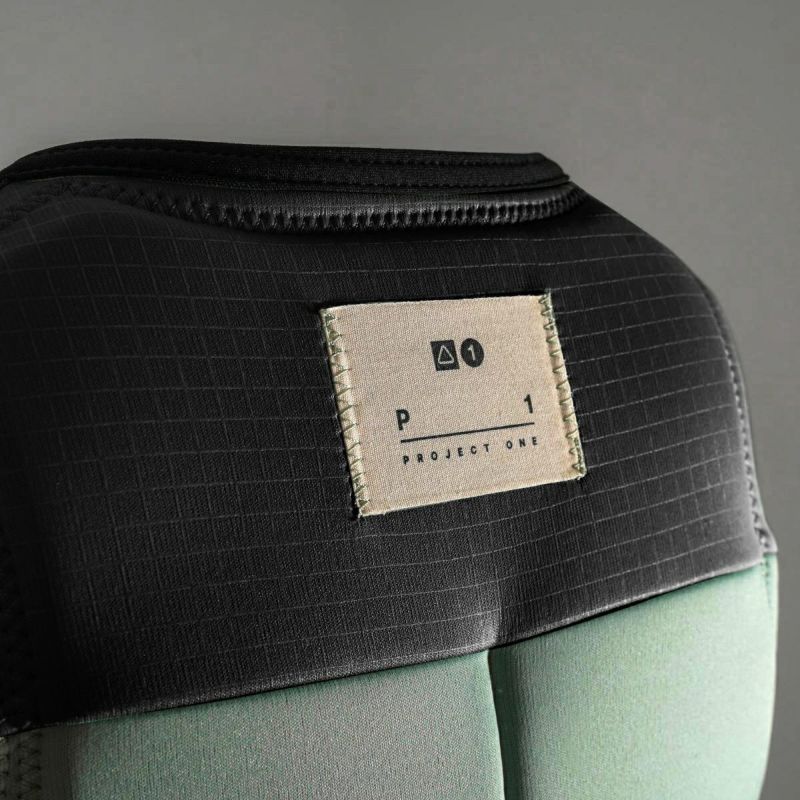 FollowのProject One  Ladies（ミント色）レディースインパクトベストの背面タグ