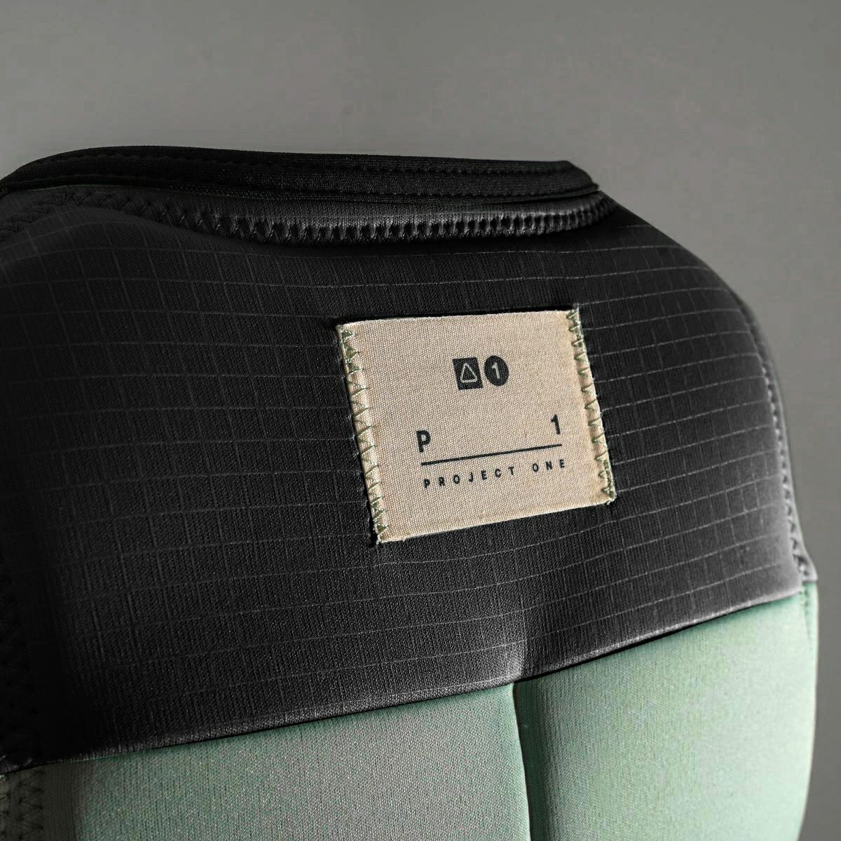FollowのProject One  Ladies（ミント色）レディースインパクトベストの背面タグ