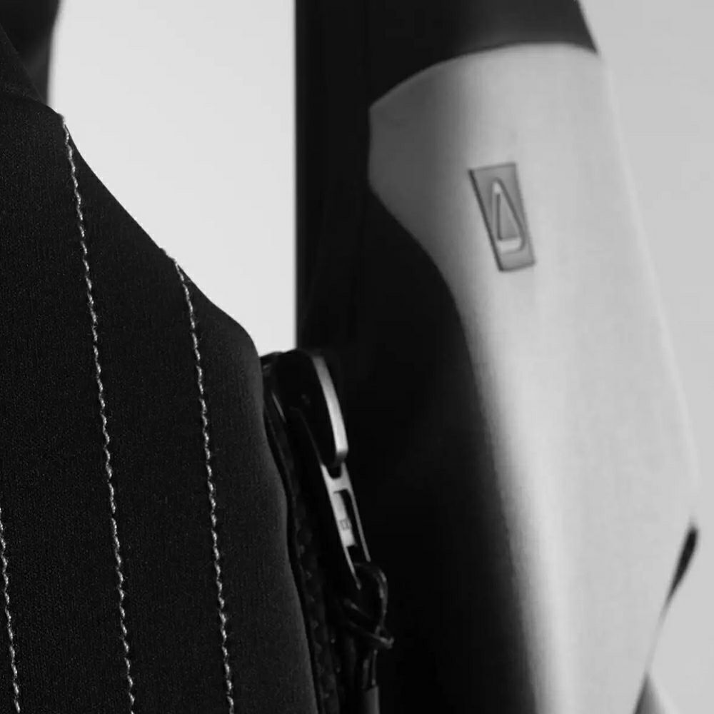 FollowのCure2 CGA（黒とグレー）初心者用ライフジャケット