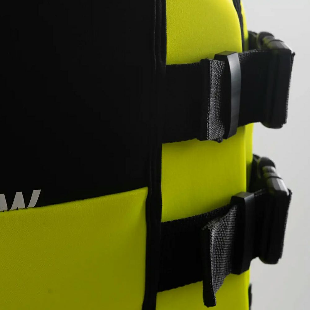 FollowのCure2 CGA Ladies（黒と黄色）初心者女性用ライフジャケットのバックル