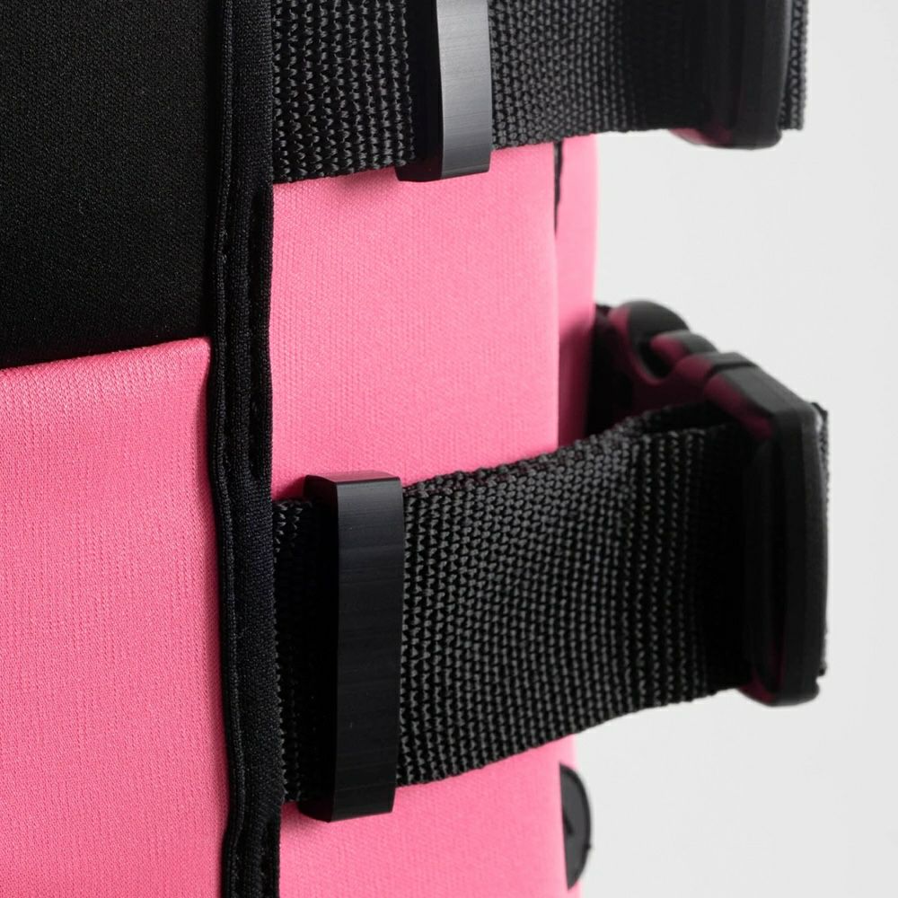 FollowのCure2 CGA Ladies（黒とピンク）初心者女性用ライフジャケットのバックル