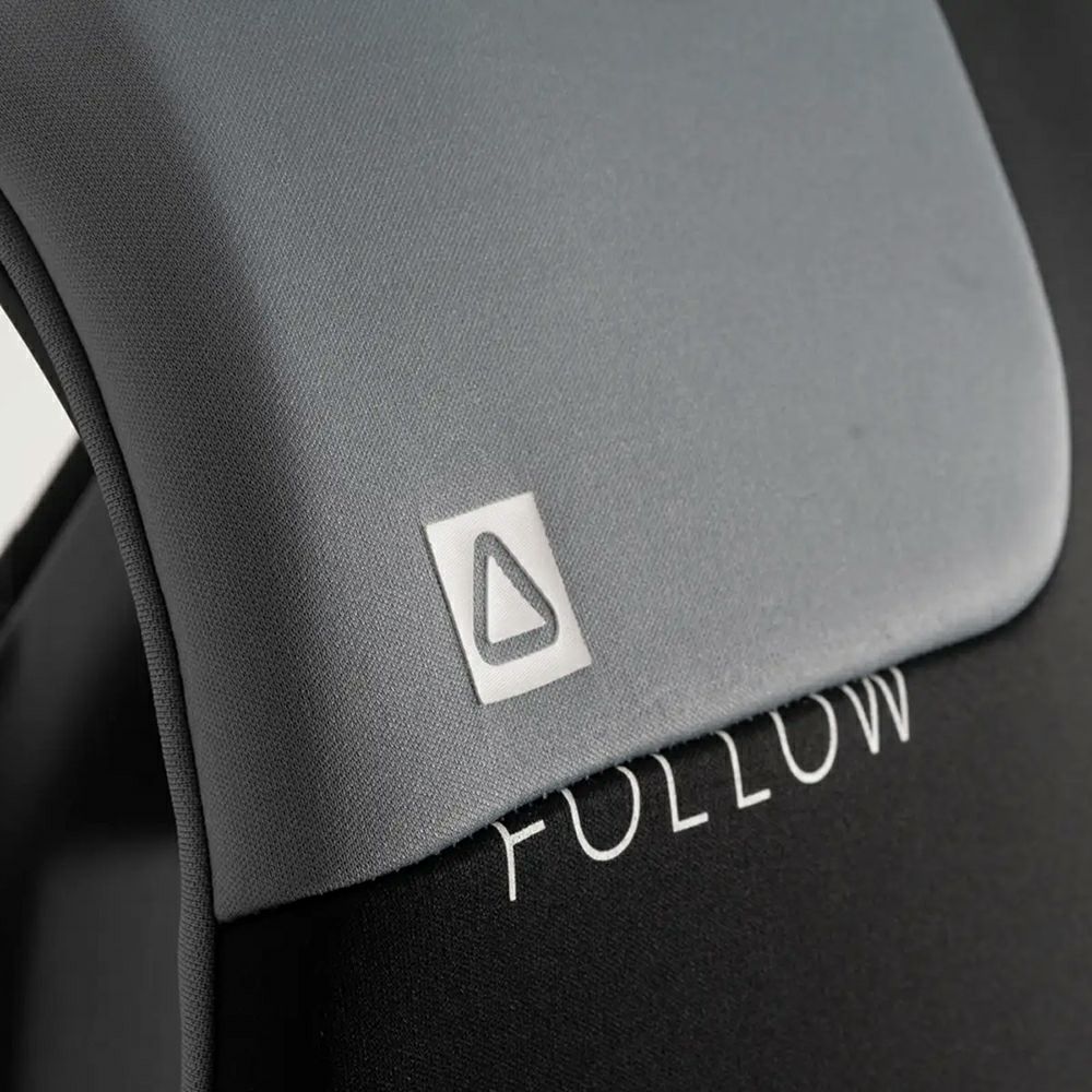 FollowのCure2 CGA Ladies（黒とピンク）初心者女性用ライフジャケット背面のロゴ