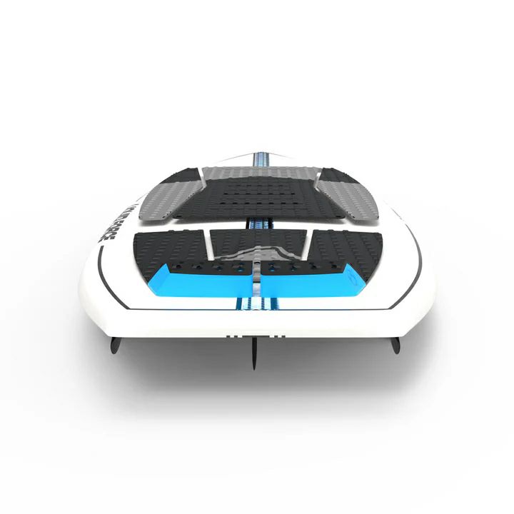 LIQUID FORCEのウェイクサーフボード　Flyer Thrusterを正面から見た図