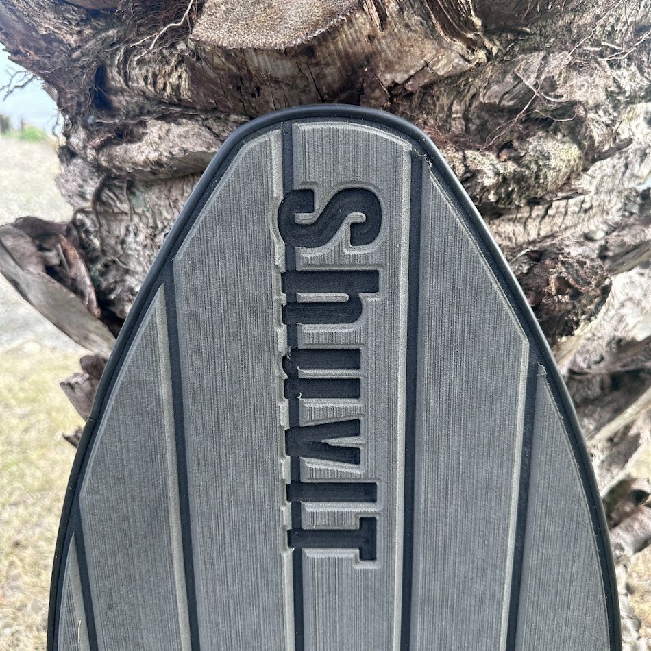 陸トレーニング用　 ShuvIT Board miniの裏のノーズ部分のアップ