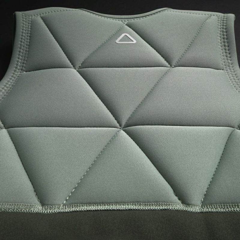 FollowのLove nor Money （カーキ）インパクトベストの背面上部