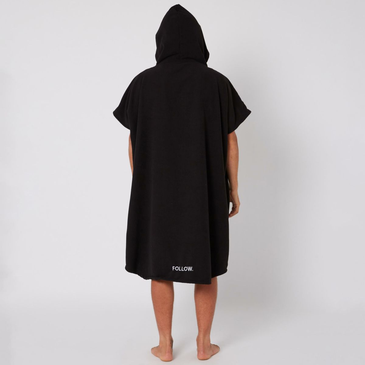Followのポンチョ　CorpTowelie (Black)　着用画像　後ろ(フード着用)