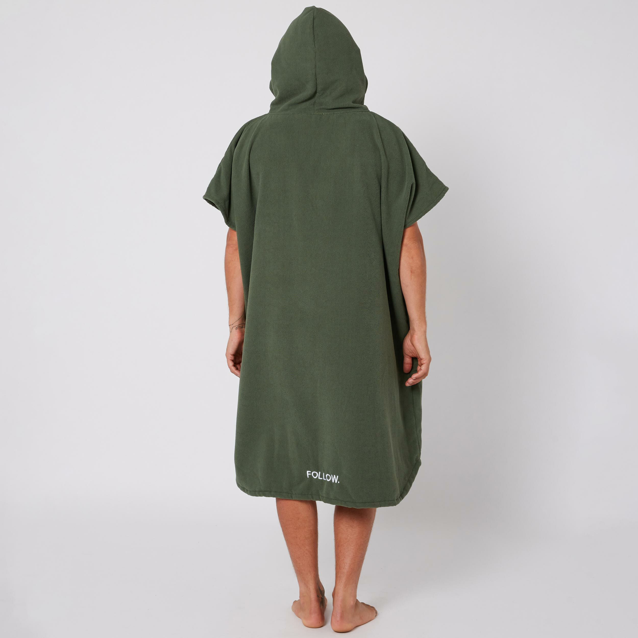 Followのポンチョ　CorpTowelie (Olive)　着用画像　後ろ(フード着用)