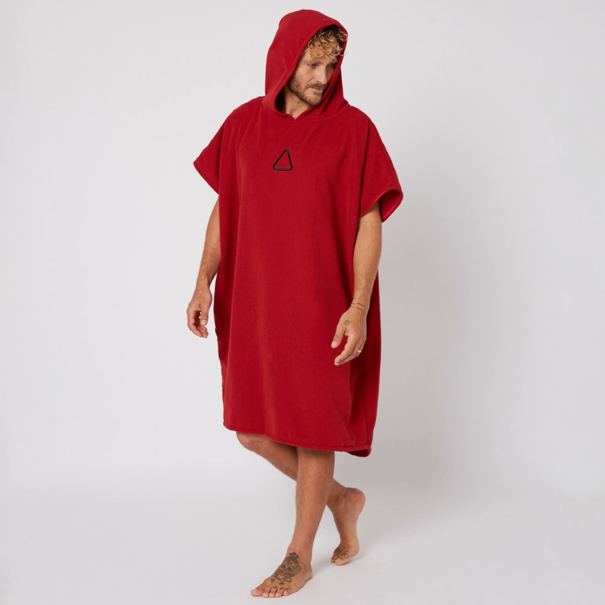 Followのポンチョ　CorpTowelie (Dirty Red)　着用画像　正面(フード着用)