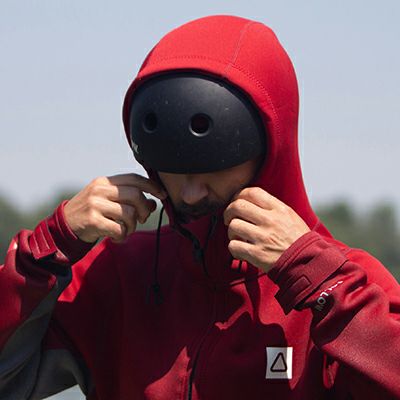  Followのボートコート　Corp Neo (Dirty Red)　着用画像　フード