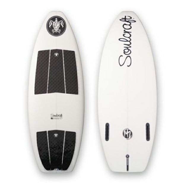 Soulcraftのウェイクサーフボード　M2-A-2023の表と裏両方